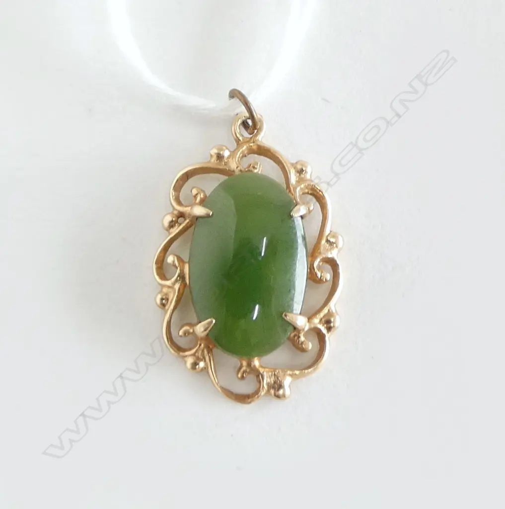 9ct GOLD & POUNAMU PENDANT1.98gms Image 1++