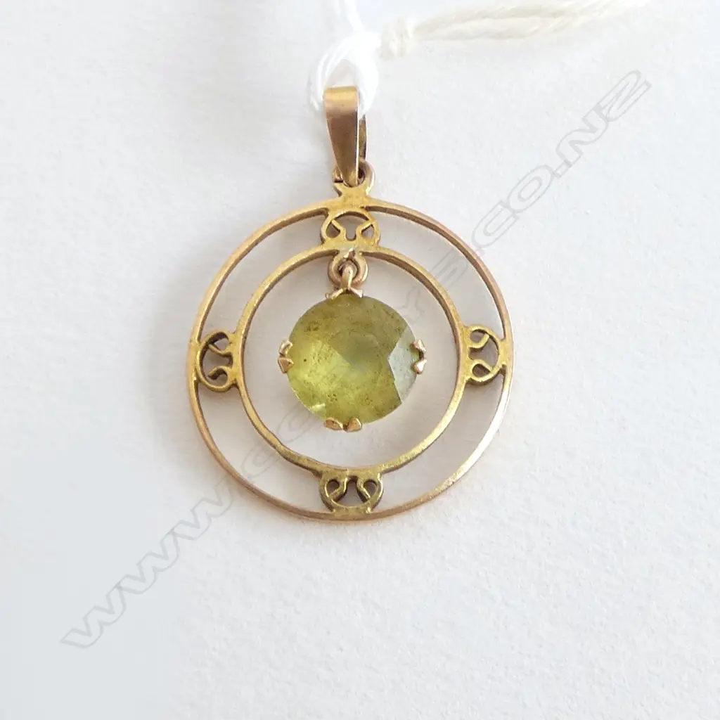EDWARDIAN 9ct GOLD & PERIDOT PENDANT 1.3gms Image 1++