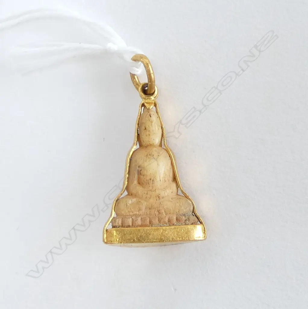 old 22ct YELLOW GOLD FRAMED small carved bone BUDDHA PENDANT 5.5gms Image 1++