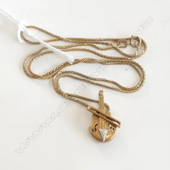 9ct YELLOW GOLD VIOLIN w diamond PENDANT on 9ct ITALIAN CHAIN L.430mm 3.6gms