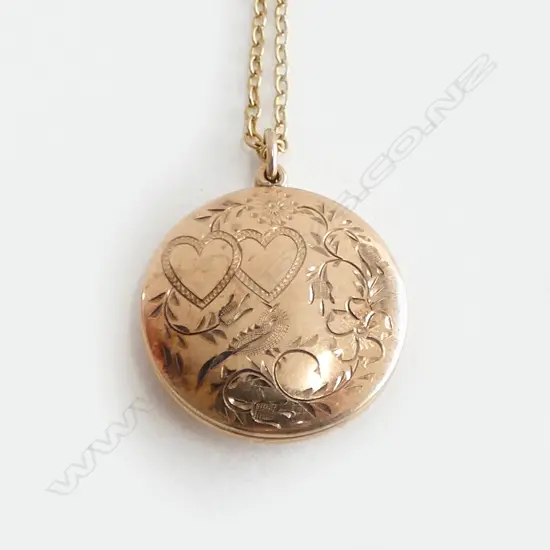 9ct engraved GOLD LOCKET ON 9ct CHAIN 5.7gms