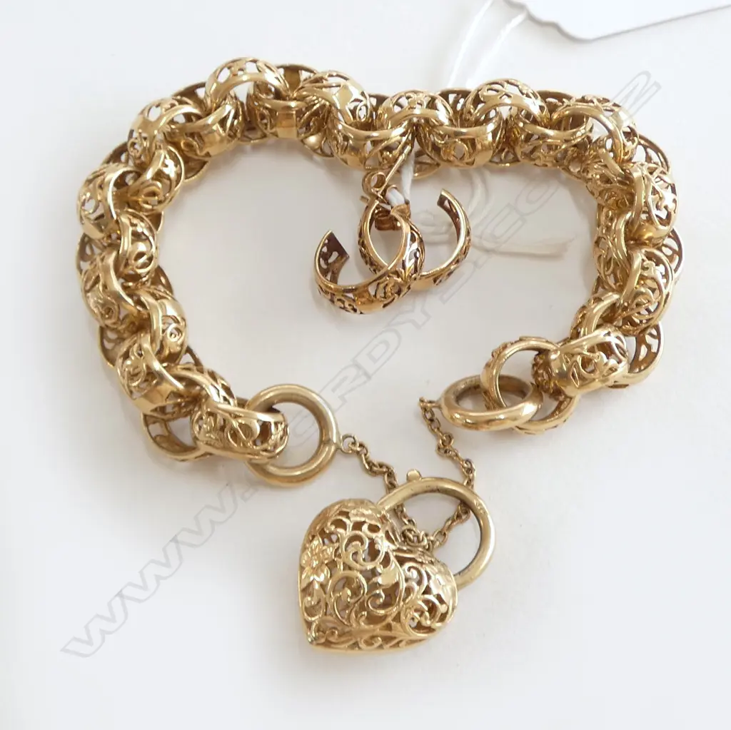 9ct GOLD SUBSTANTIAL decorative pierced large BELCHER LINK BRACELET w lge heart padlock and PAIR of EARRINGS 45.5gms Image 1++