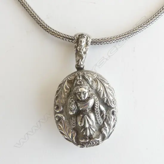 ANGLO INDIAN SILVER HINGED LOCKET with high relief female goddess to lid on later FOX-TAIL SILVER CHAIN.