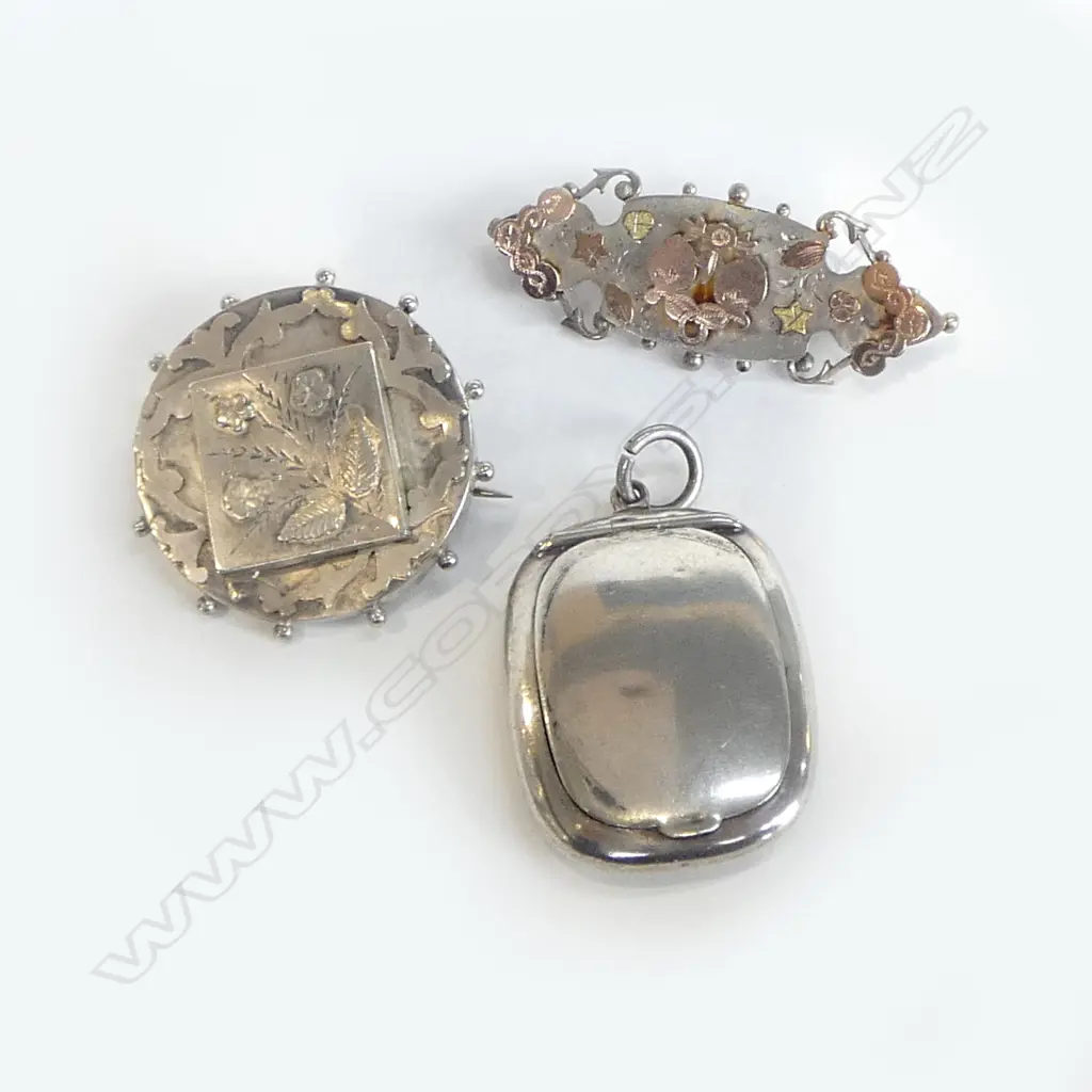 2 STG SILVER BROOCHES 12.5grms + EP COMPACT / LOCKET PENDANT Image 1++