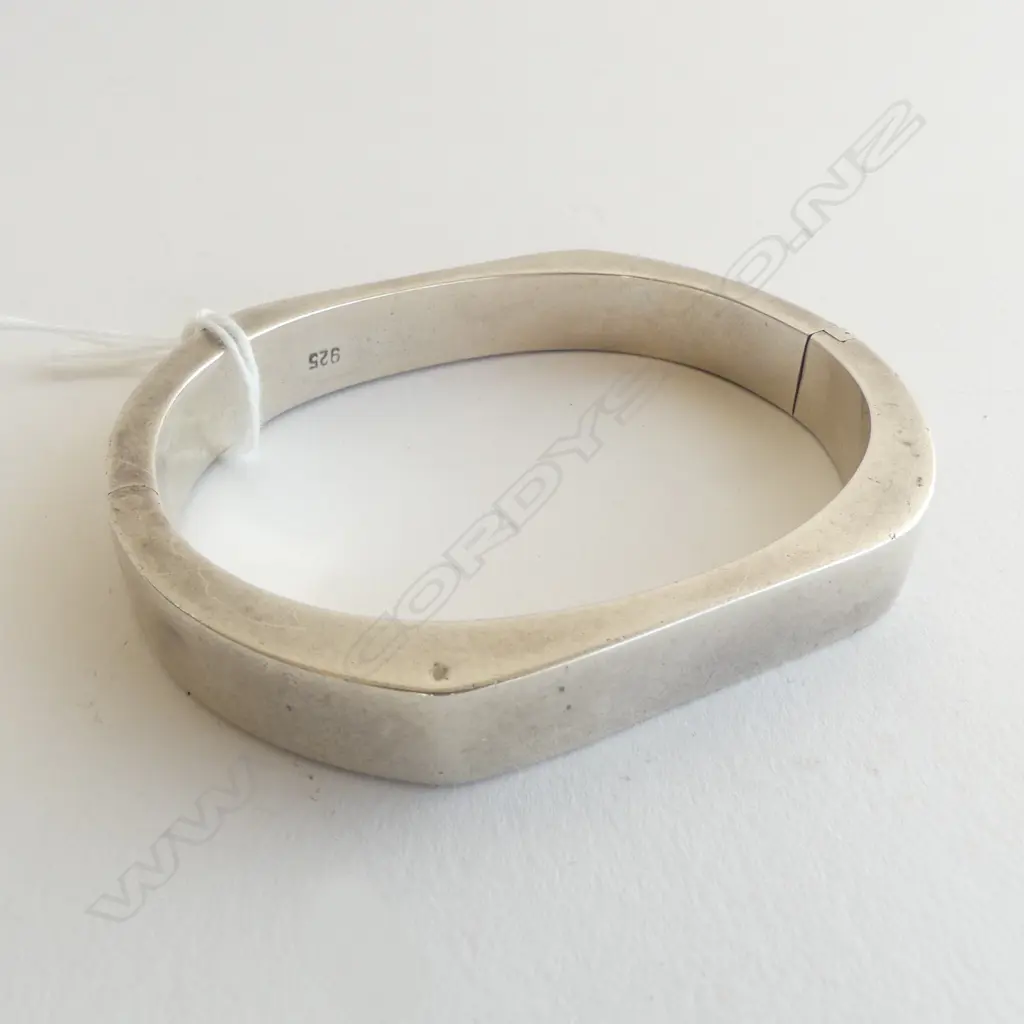 RETRO STG SIL HINGED BANGLE 2 flat sides. Tongue clasp. Hidden hinge Image 1++