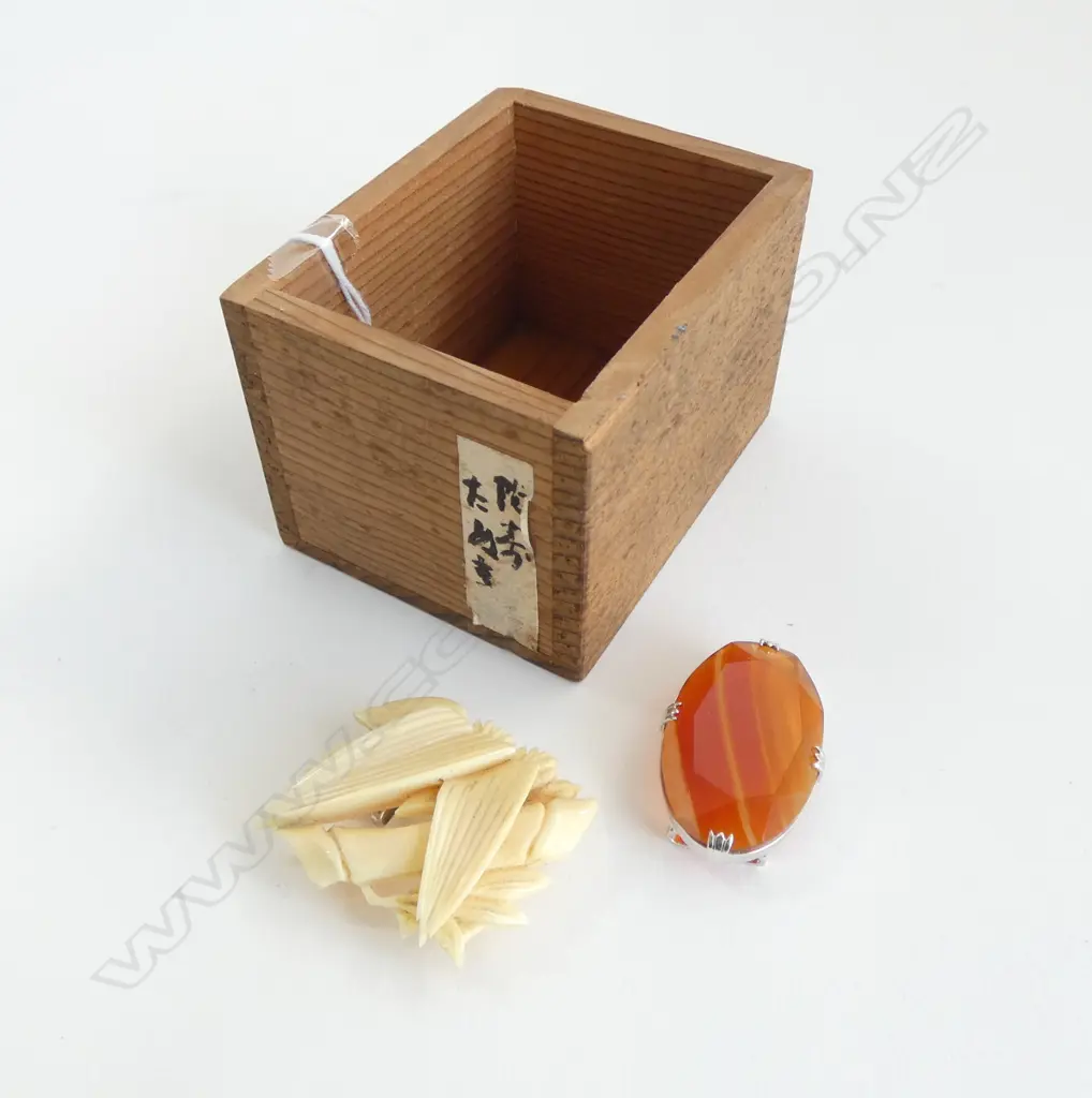 OLD ORIENTAL CARVED IVORY BEAD + OTHER Image 1++