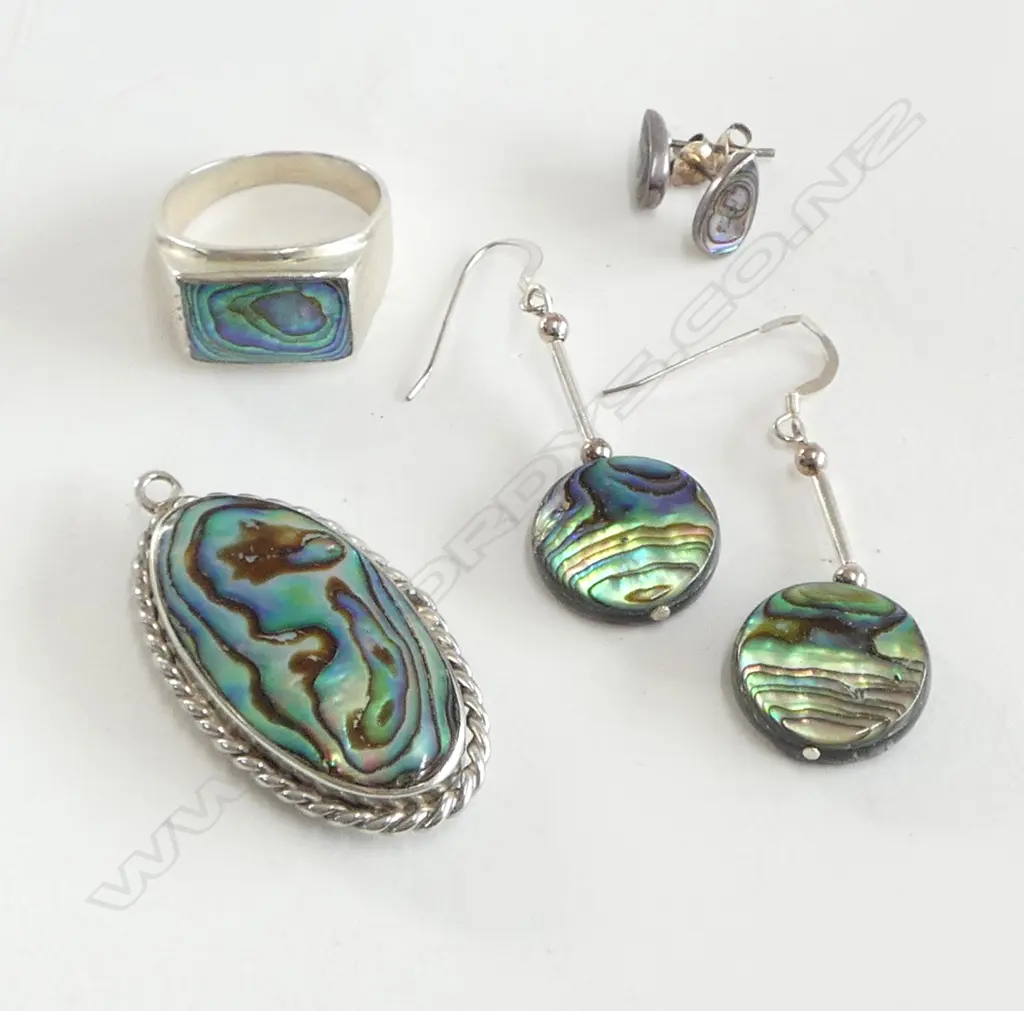 SILVER SET PAUA JEWELLERY INCLDS; RING, PENDANT & 2 PRS EARRINGS RING SIZE U Image 1++