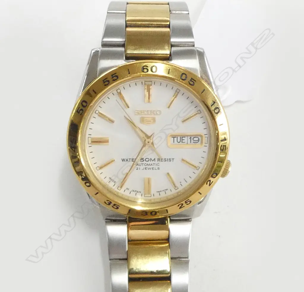 SEIKO 5 STAINLESS STEEL & GOLD PLATE GENT'S WRISTWATCH '50m Water Resist' automatic glass exhibition back. Running. Tidy Image 1++