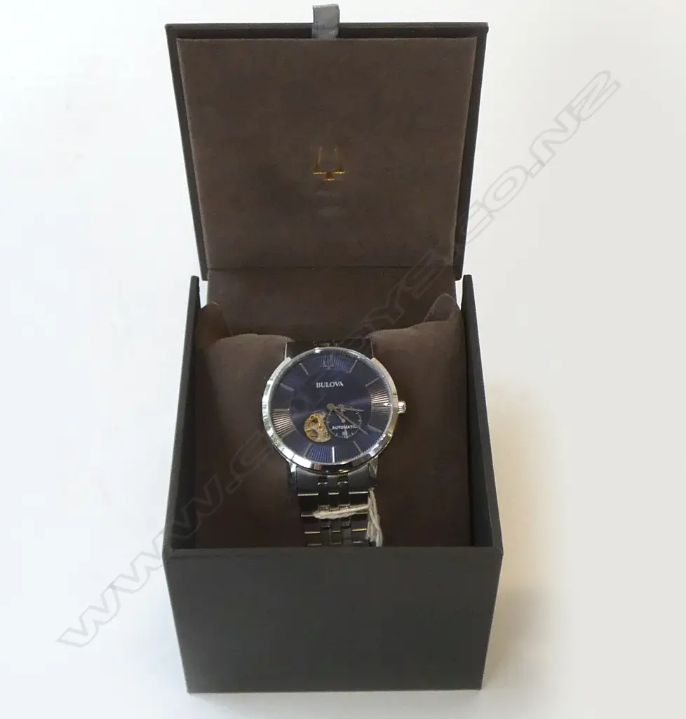 BULOVA GENTS WRISTWATCH IN ORIGINAL BOX, AUTOMATIC, WORKING CONDITION Image 1++