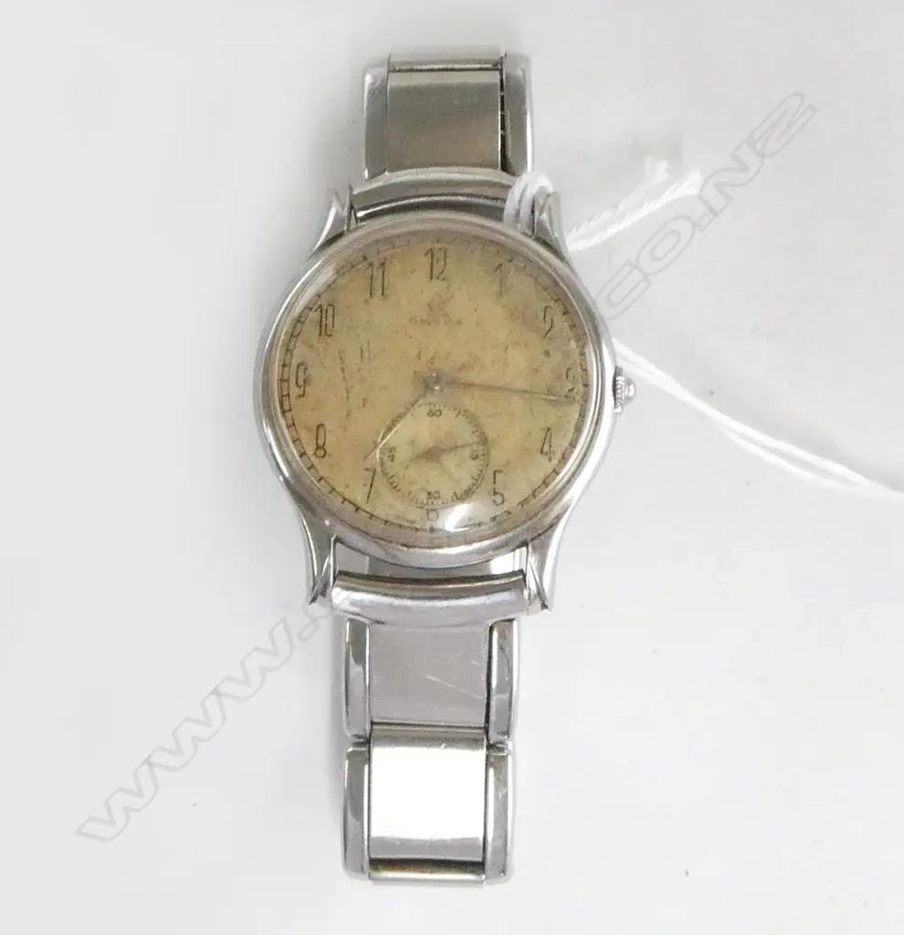 1940's GENT'S OMEGA WRISTWATCH - RUNNING the back dated 1944 Image 1++