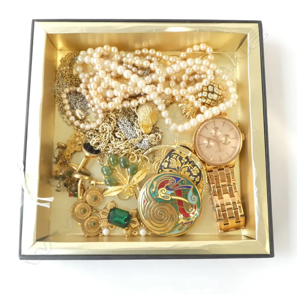 ASST. GOLD TONE COSTUME JEWELLERY, PEARLS ETC Image 1++