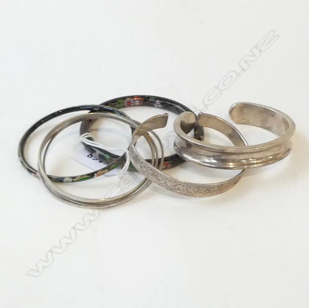 7 BANGLES; 5 STG SILVER 75grms + 2 CLOISONNE Image 1++