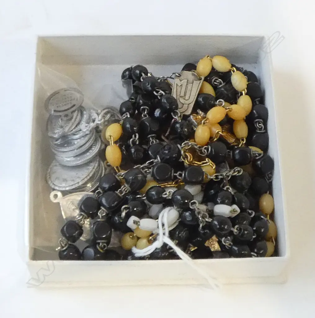 4 ASST. ROSARY BEADS w. QTY. CHRISTIAN PILGRIM PENDANTS Image 1++