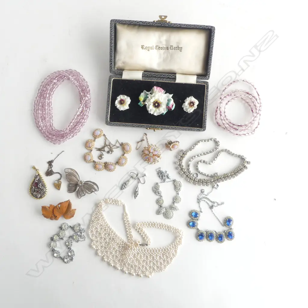 ASST. COSTUME JEWELLERY Image 1++