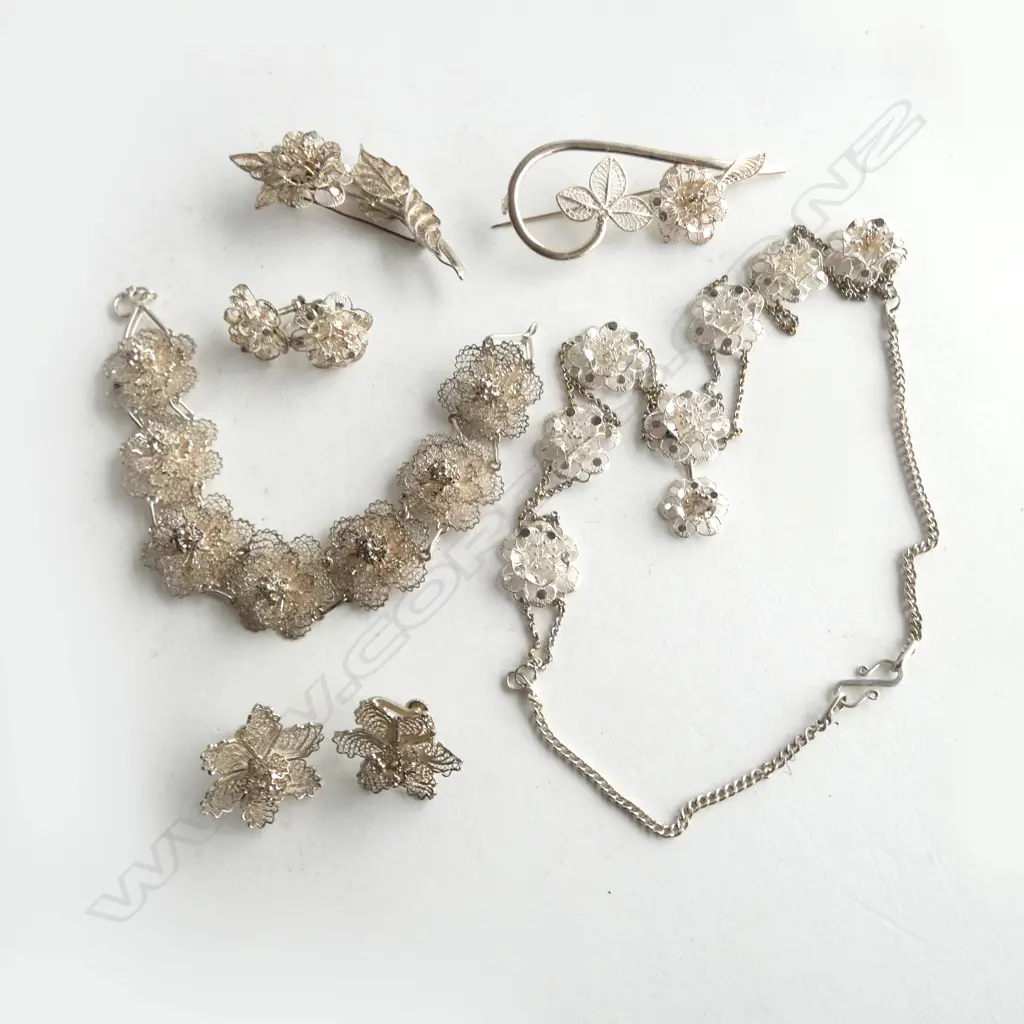 SILVER VINTAGE FILAGREE JEWELLERY: necklace + bracelet + 2 prs earrings + 2 brooches 78gms Image 1++