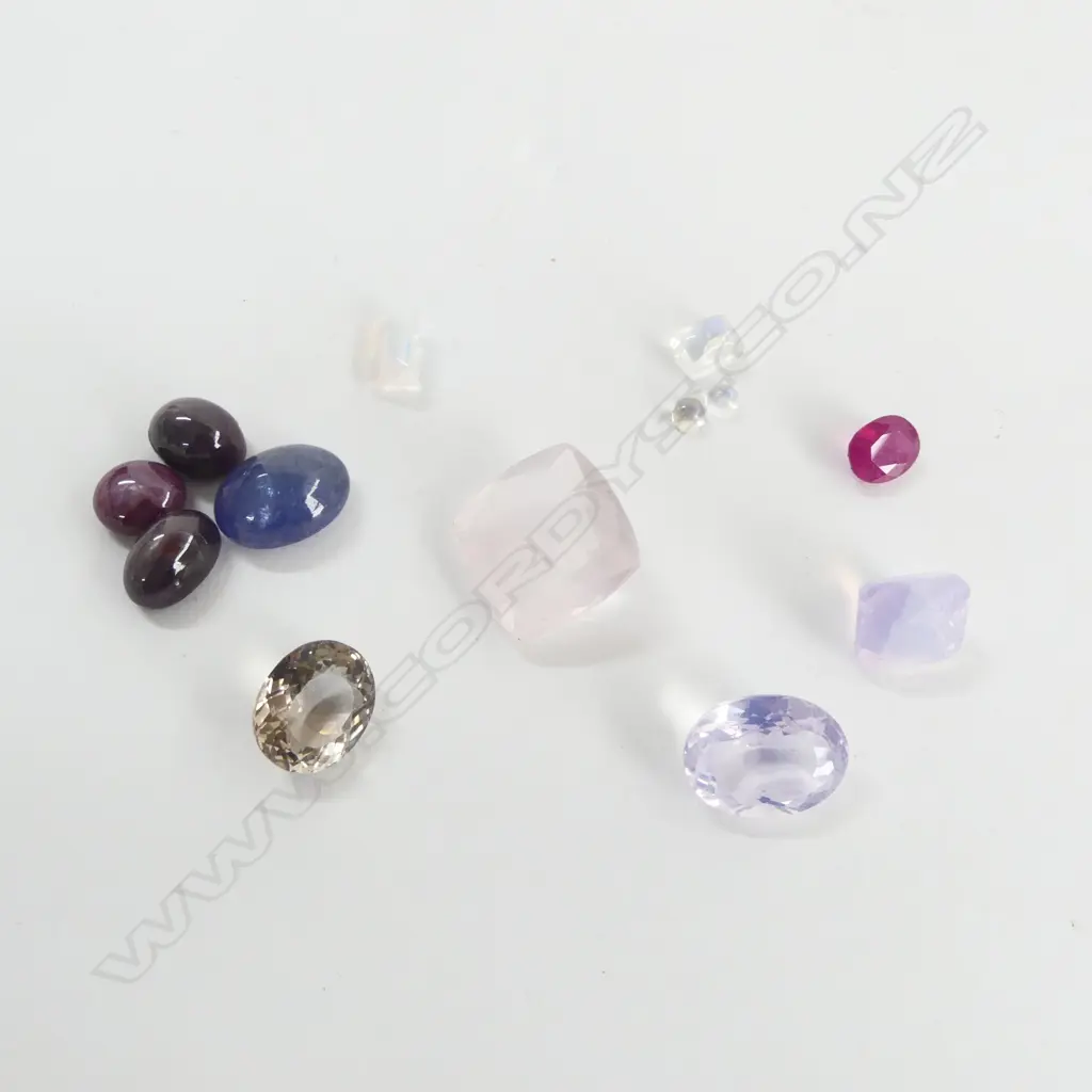 ASST. LOOSE CUT STONES INCLD. STAR SAPPHIRE CABOCHONS, QUARTZ, RUBY, ETHIOPIAN OPAL ETC Image 1++
