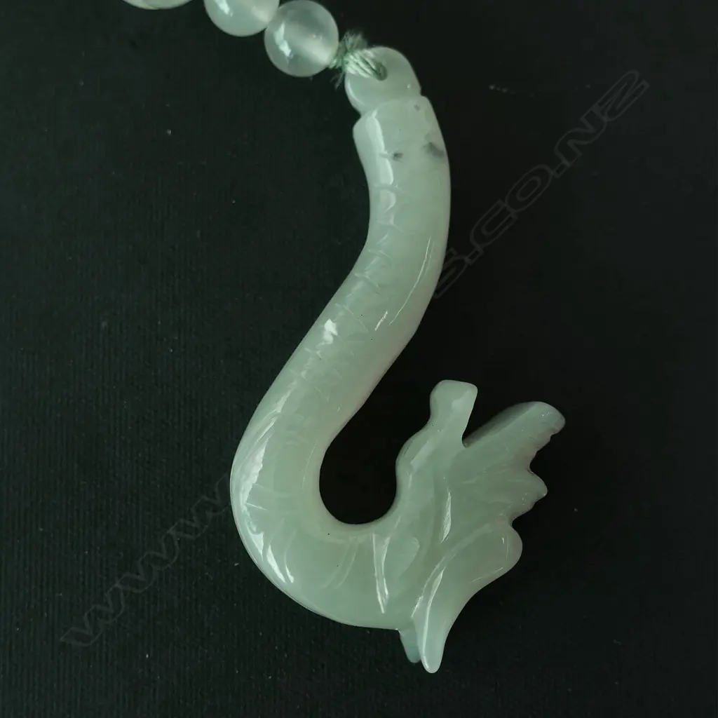 CHINESE JADE DRAGON NECKLACE AND EARRINGS (with Chinese jewellery purse) Image 1++