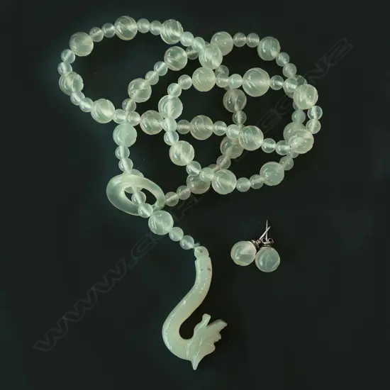 CHINESE JADE DRAGON NECKLACE AND EARRINGS (with Chinese jewellery purse)