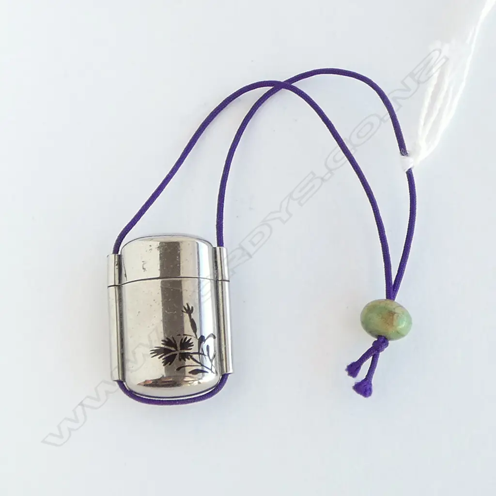 SMALL SILVER? INRO w. FLORAL MOTIF Image 1++