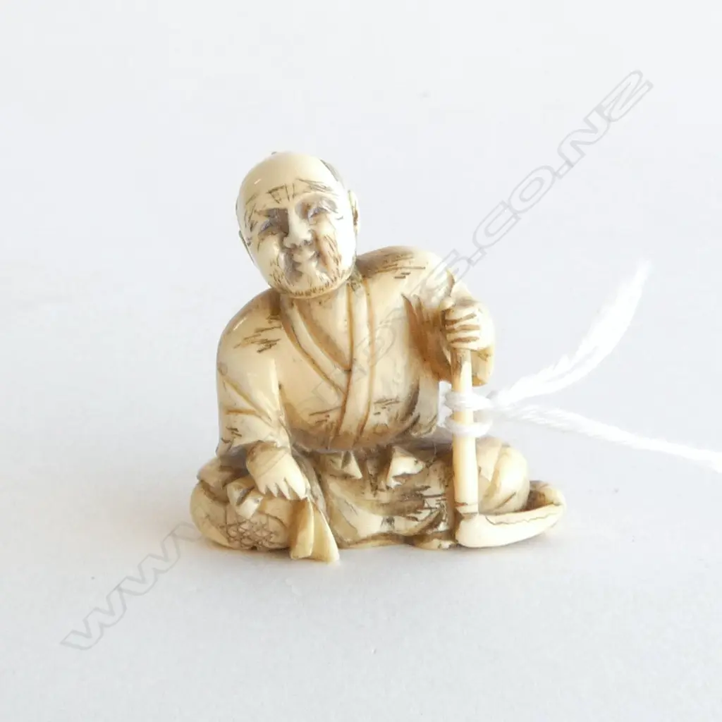 IVORY NETSUKE FARMER, SIGNED Image 1++