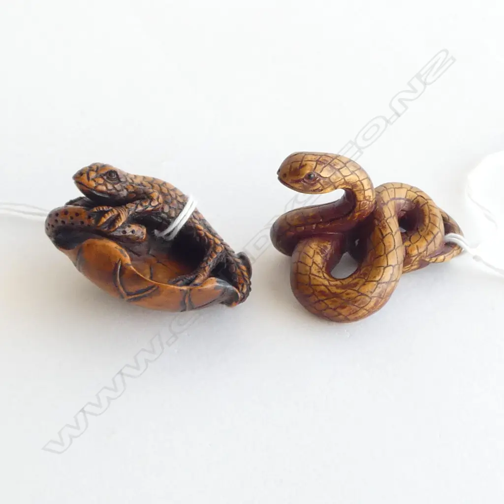 2 WOOD CARVED NETSUKE, SNAKE & LIZARD ON LILY PAD, SIGNED  Image 1++