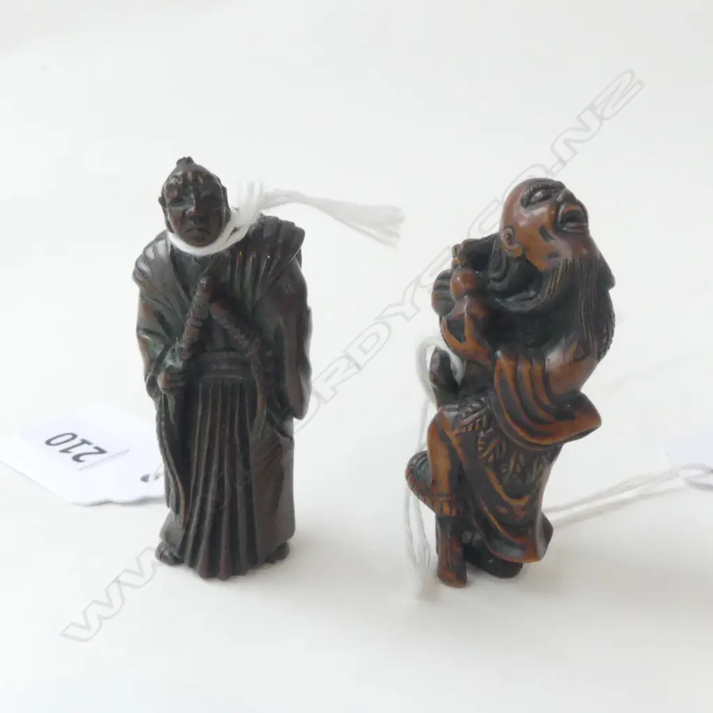 CARVED ROSEWOOD NETSUKE SENIN & SAMURAI, SIGNED Image 1++