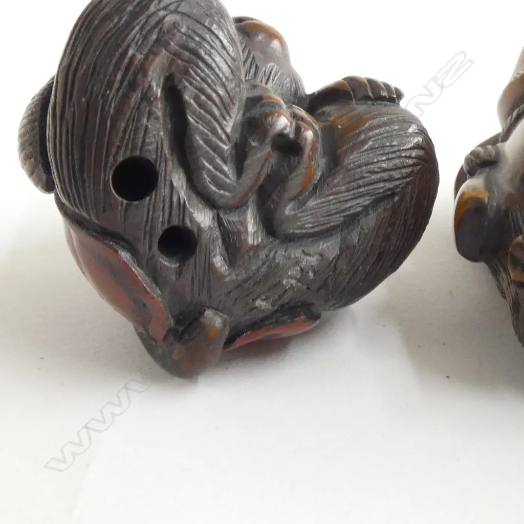 3 CARVED ROSEWOOD NETSUKE ANIMALS, SIGNED Image 1++