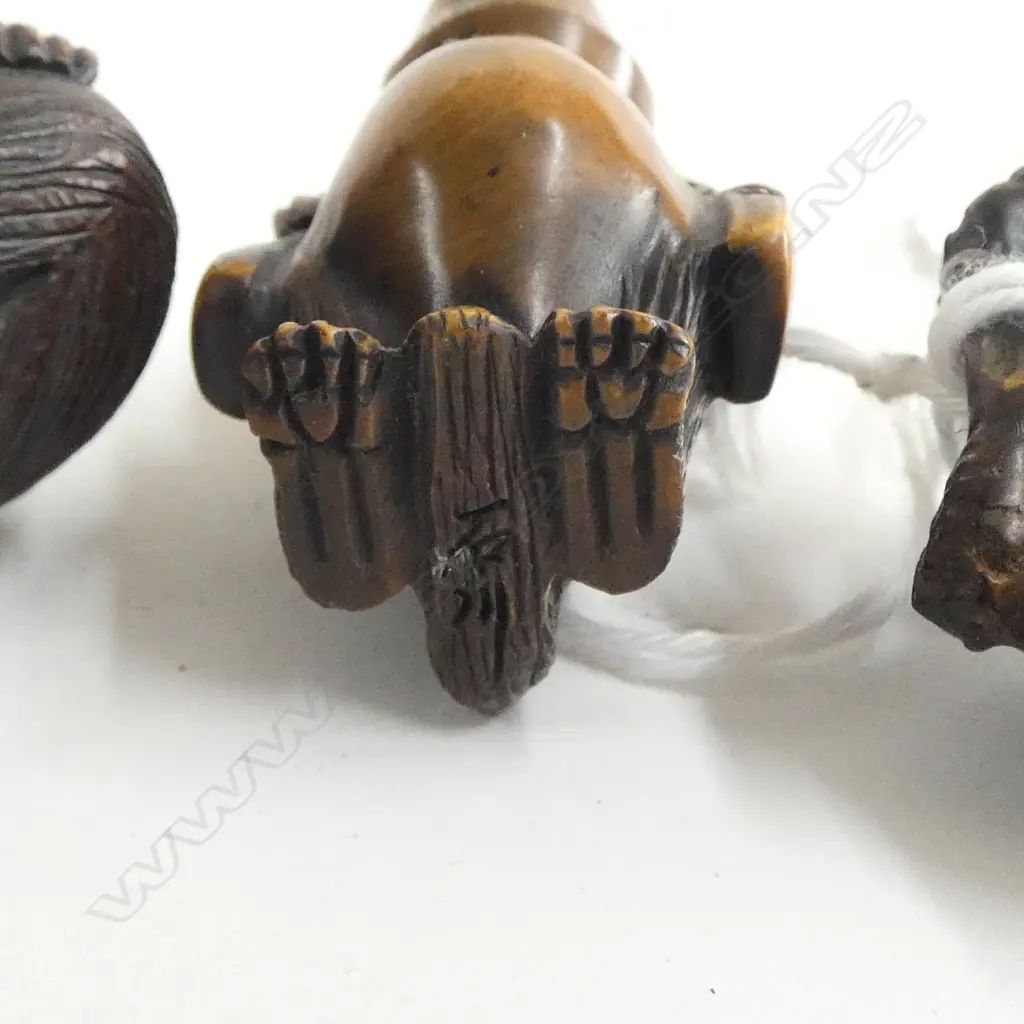 3 CARVED ROSEWOOD NETSUKE ANIMALS, SIGNED Image 1++
