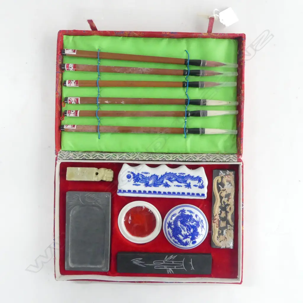 CHINESE INK SET, BOXED Image 1++