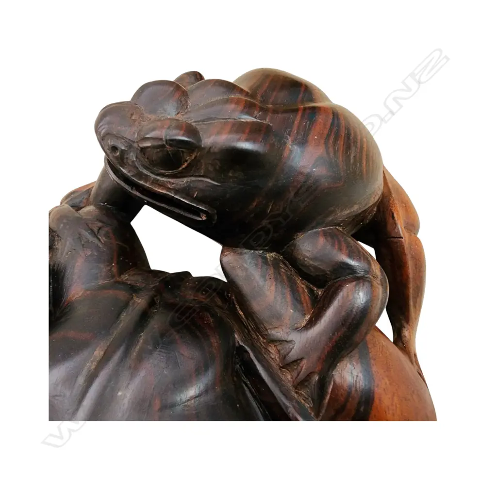 LARGE ROSEWOOD FROG WITH SMALLER FROGLETS ON ITS BACK. SMOOTHLY POLISHED WITH DETAILED CARVING. D - 280 x 200 x 100 Image 1++