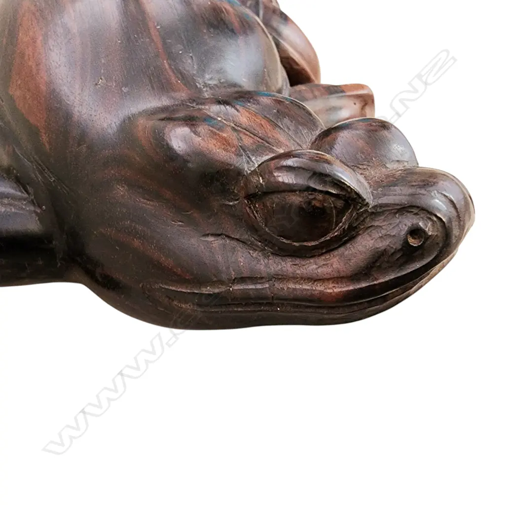 LARGE ROSEWOOD FROG WITH SMALLER FROGLETS ON ITS BACK. SMOOTHLY POLISHED WITH DETAILED CARVING. D - 280 x 200 x 100 Image 1++