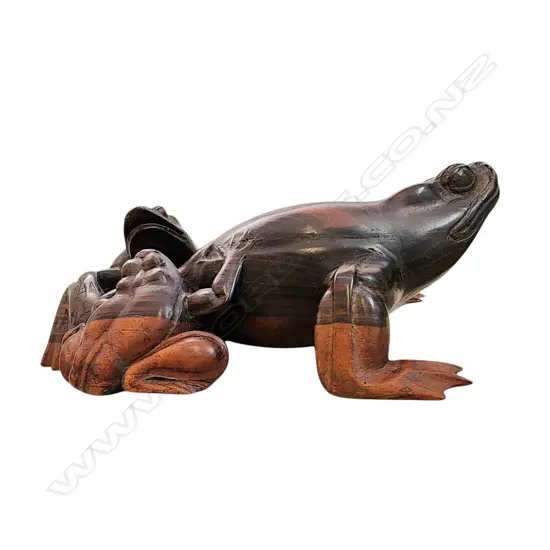 LARGE ROSEWOOD FROG WITH SMALLER FROGLETS ON ITS BACK. SMOOTHLY POLISHED WITH DETAILED CARVING. D - 280 x 200 x 100