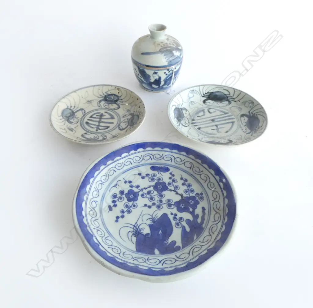 4 OLD CHINESE BLUE & WHITE painted porcelain PCES: 3 dishes (2 provincial w crabs minor largest Dia.205mm. + lidded bowl Image 1++