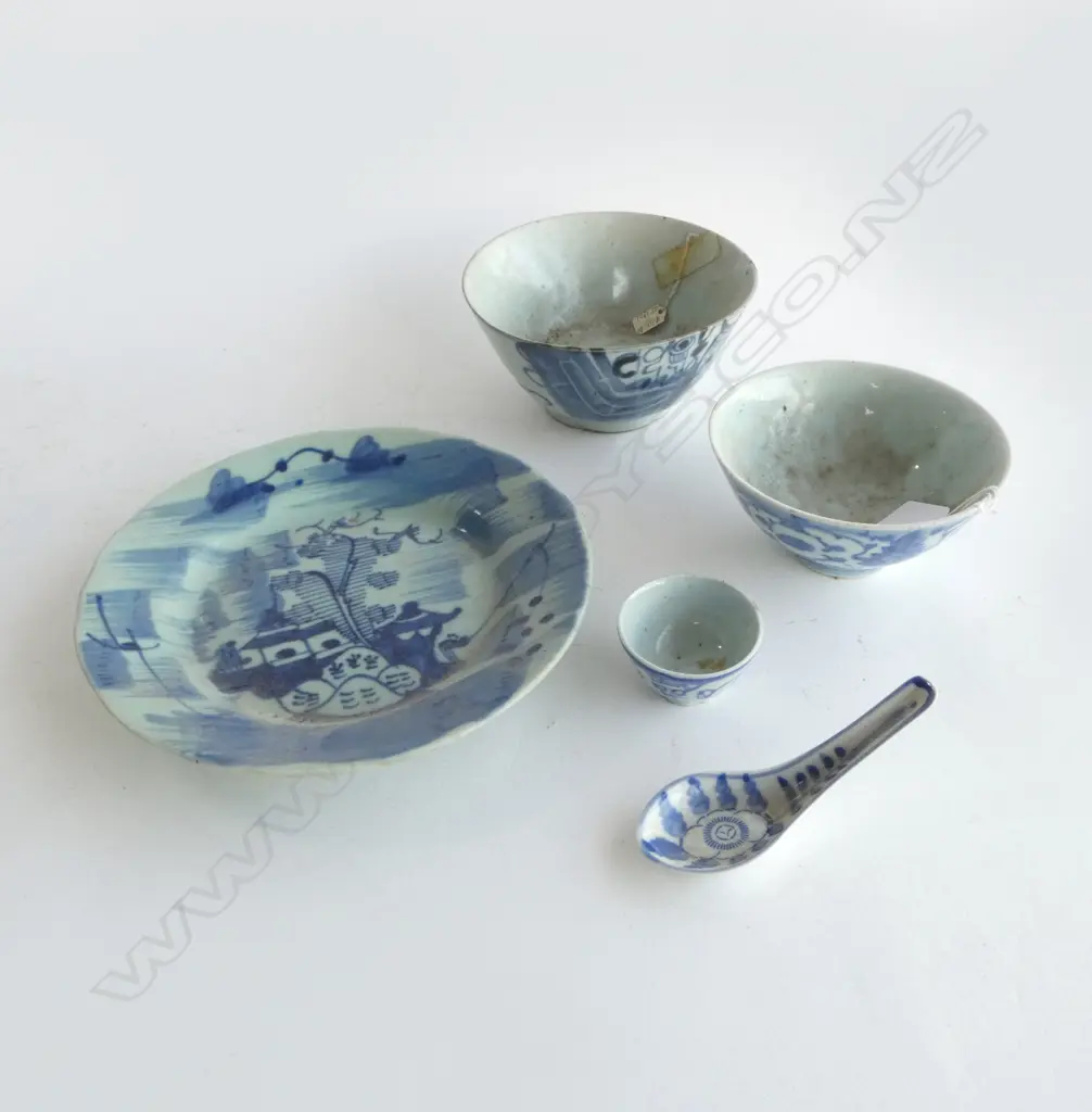 5 OLD PROVINCIAL CHINESE porcelain PCES: Plate Dia.230mm. 3 bowls + spoon.  Image 1++