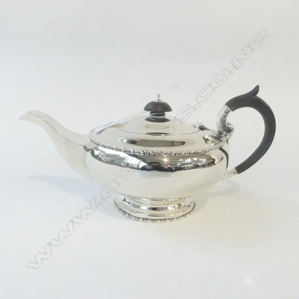 STG SILVER TEAPOT, WALKER & HALL SHEFFIELD 525grms Image 1++