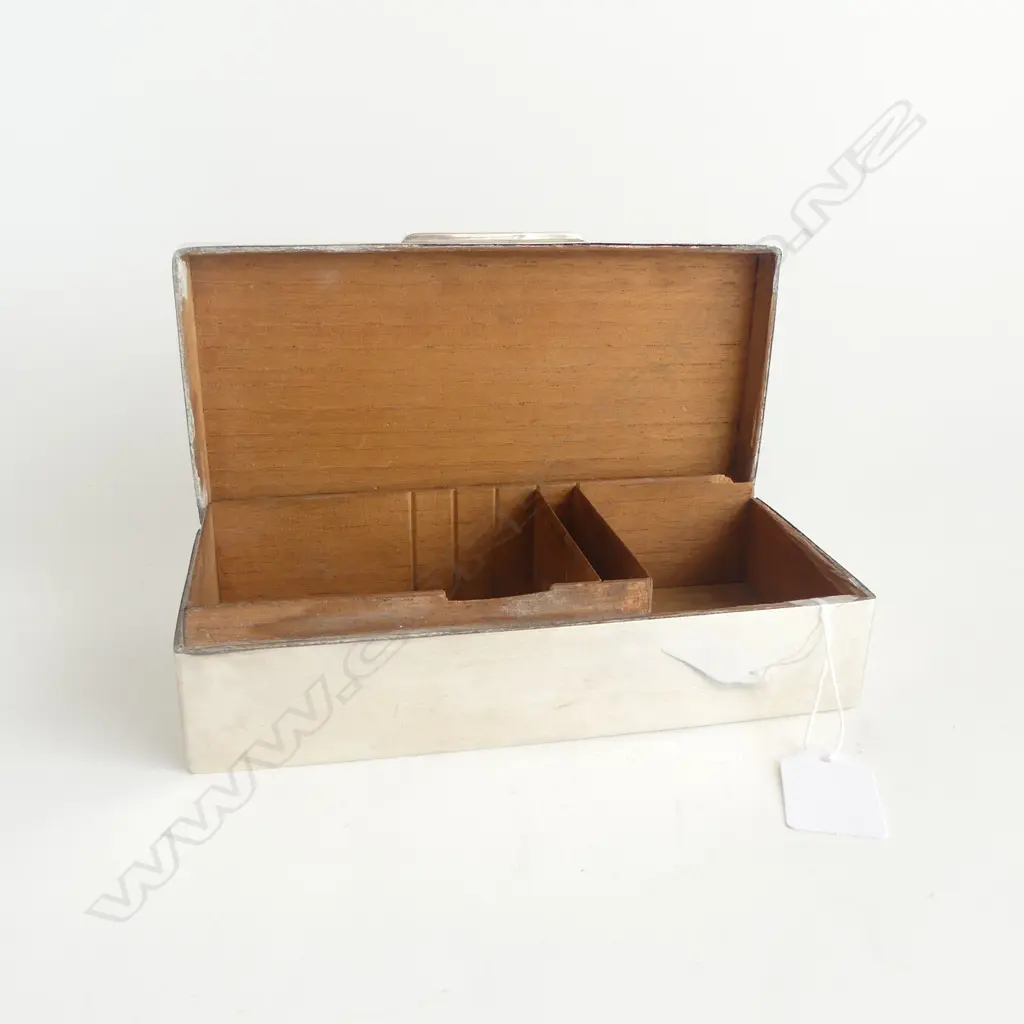 LGE SILVER CIGARETTE OR CIGAR BOX London 1926 W.195mm cedar lined 485gms total Image 1++
