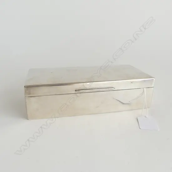 LGE SILVER CIGARETTE OR CIGAR BOX London 1926 W.195mm cedar lined 485gms total
