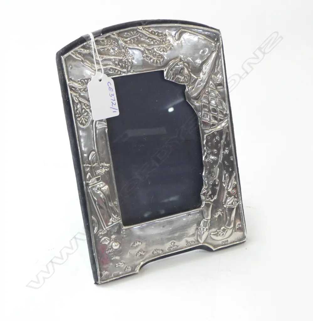 STG SILVER PHOTO FRAME ‘GOLFING’ LONDON 1988, H.205MM W.145MM Image 1++
