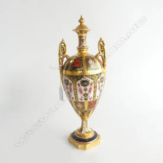 ROYAL CROWN DERBY IMARI URN H.300mm BASE REPAIRED