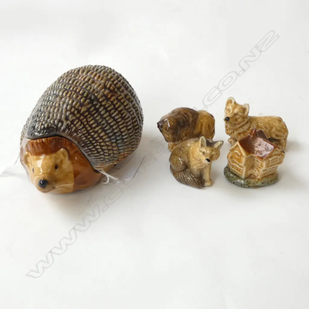 WADE LIDDED HEDGEHOG + 4 SMALL WADE WIMSIES  Image 1++