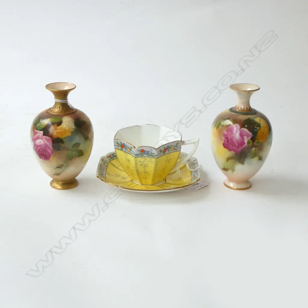 PR ROYAL WORCESTER HAND PAINTED VASES H.130mm (rim repaired) + SHELLEY C/S Image 1++
