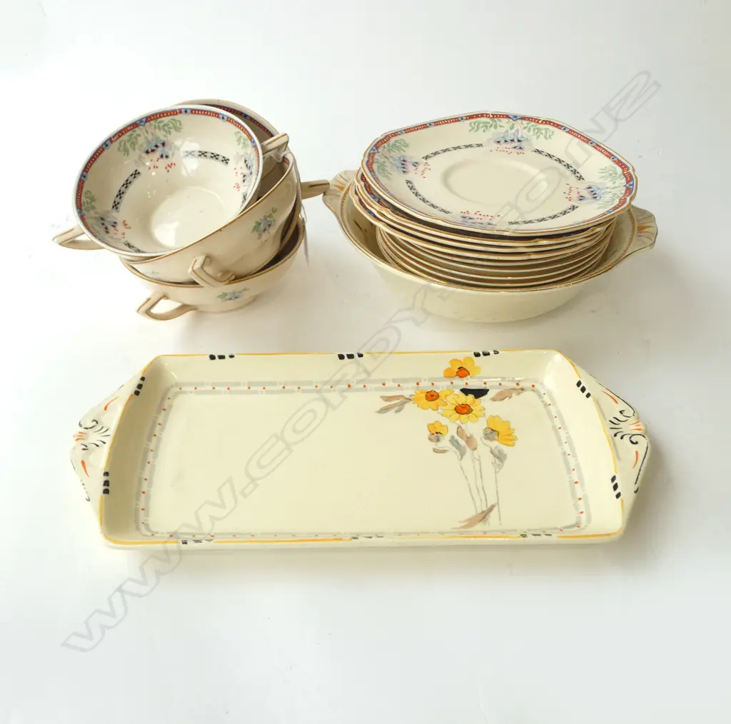 8 PCES. GRINDLEY CHINA + 8 PCES. MADDOCK TUREENS & PLATES Image 1++