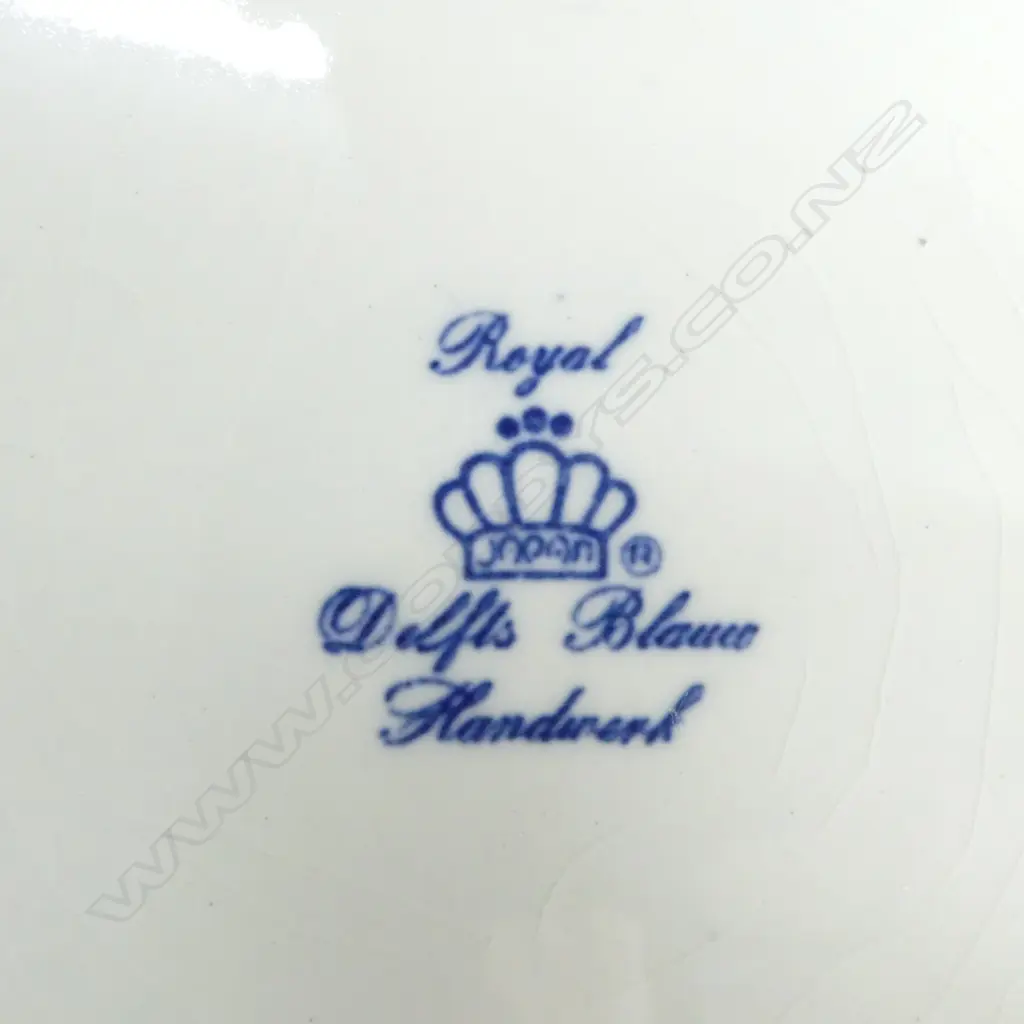 ASST. ROYAL COPENHAGEN & 4 ROYAL DELFT PLATES Image 1++