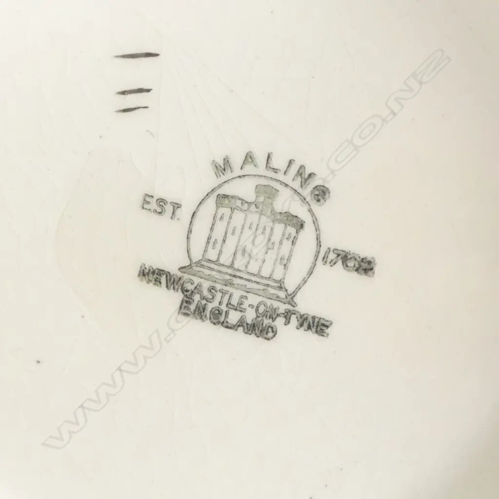 TALL RIBBED MALING LUSTREWARE JUG H.270mm Image 1++