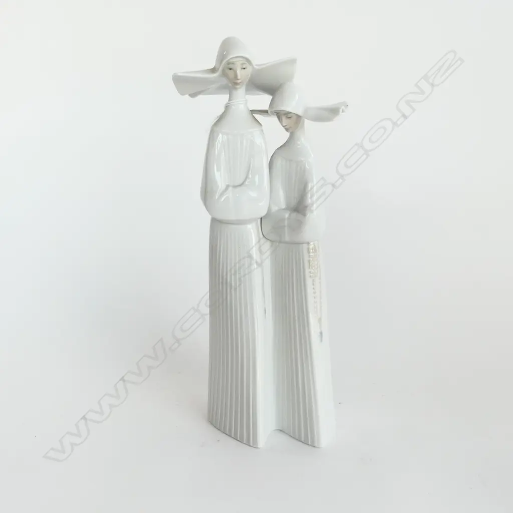 LLADRO NUNS FIGURINE #4611 H.330mm Image 1++