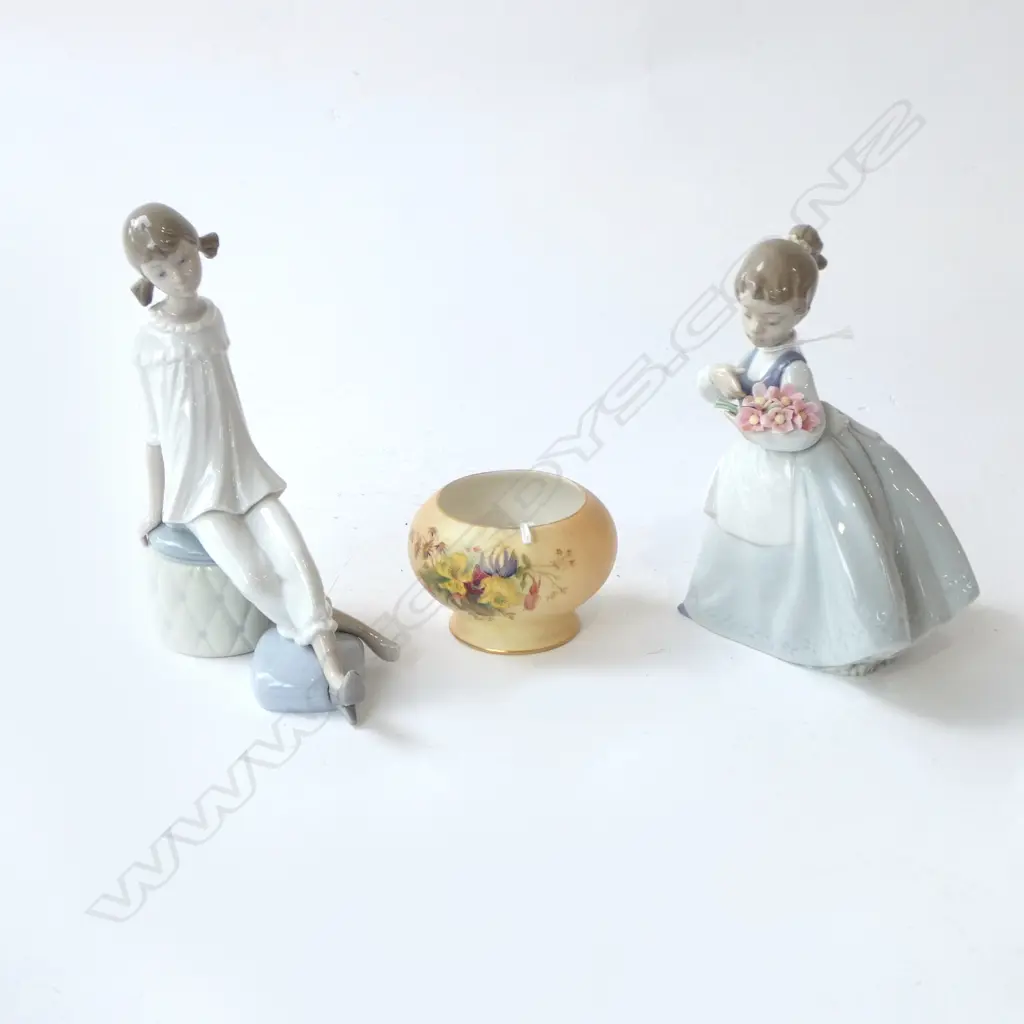 2 FIGURINES; NAO & LLADRO (ANKLE REPAIRED) H.190mm + ROYAL WORCESTER BOWL Image 1++