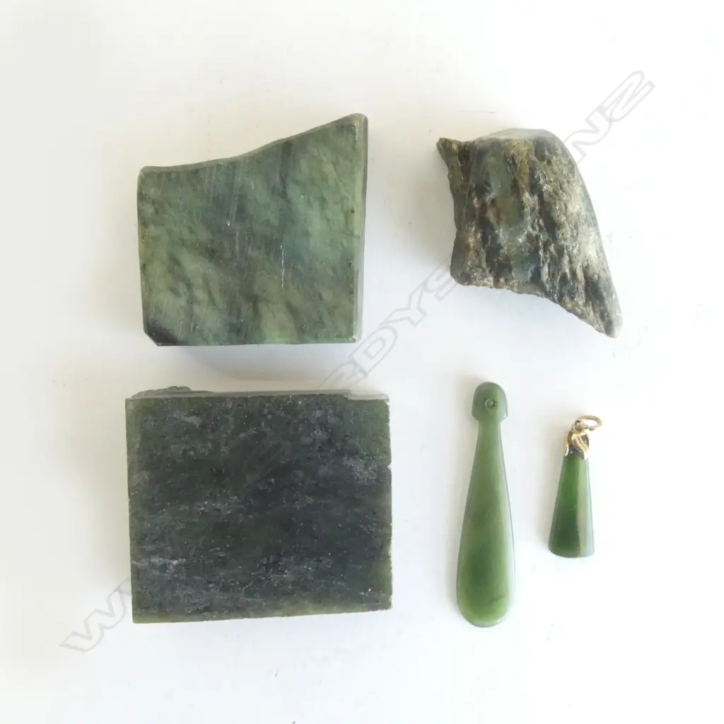 ASST POUNAMU SMALL BLOCKS & 2 small PENDANTS Image 1++