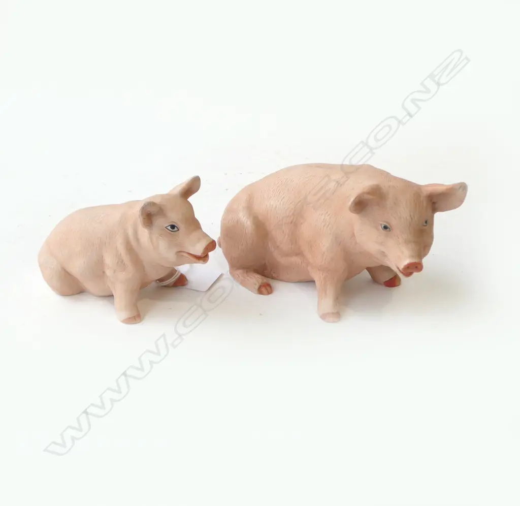 TWO HAND PAINTED BISQUE PIGS BY ALFRO OF LONDON, L.160MM L.130MM Image 1++