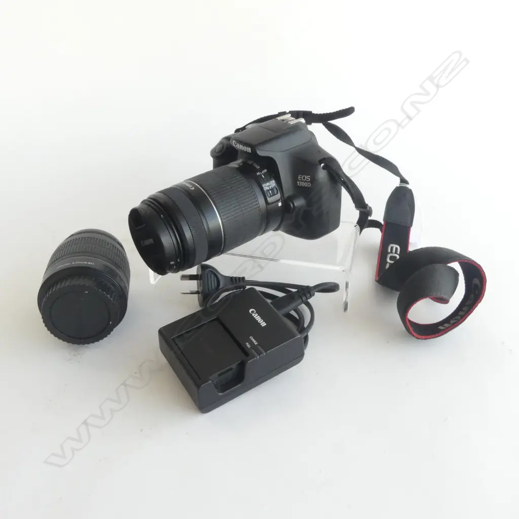 CANON EOS 1300D CAMERA + EFS 18-55mm LENS & CHARGER Image 1++