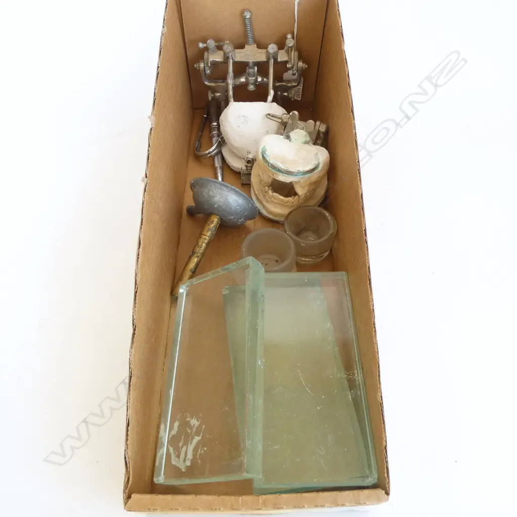10PC COLLECTION 1915 VINTAGE DENTAL MOULDS GLASS PLATES ETC  Image 1++